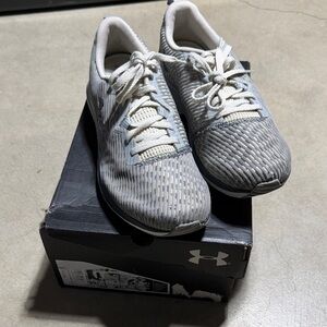 NIB Under Armour Womens Micro G Blur 2